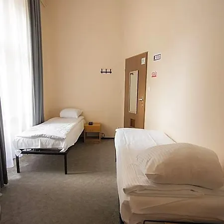 Hotel Fivehostel 3*
