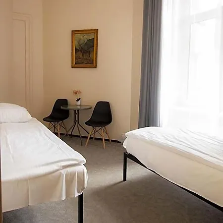 Hotel Fivehostel 3*
