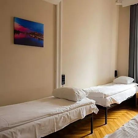 Fivehostel