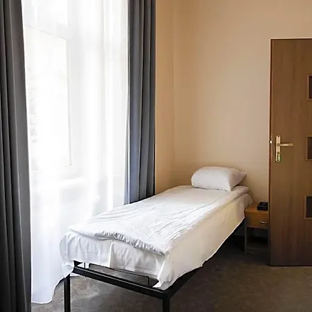Hotel Fivehostel 3*